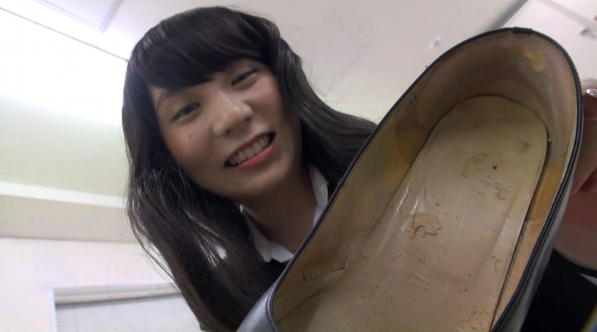 就活で蒸れて臭いパンプスの中