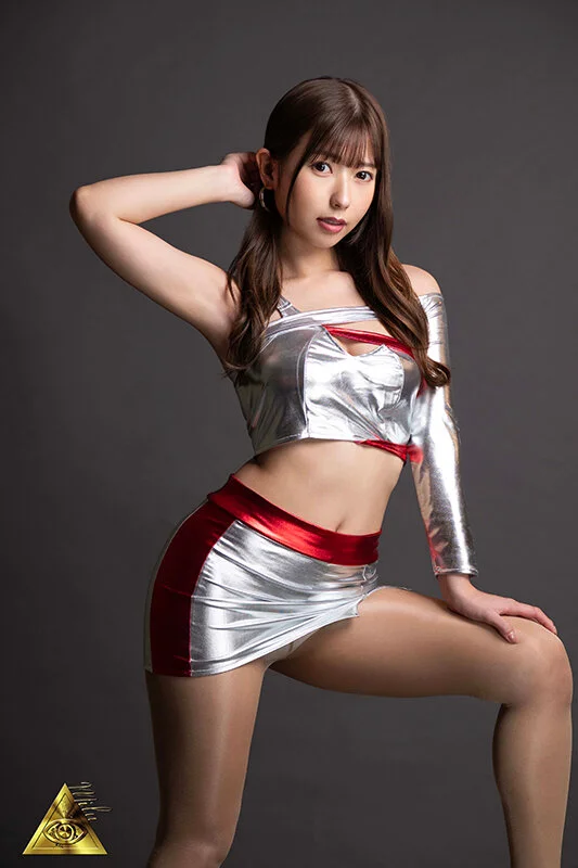 セクシーなキャンギャルコスでセクシーポーズ